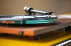 ProJect T2 + Sumiko Rainier Biela