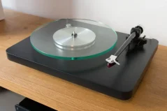 NAD C 588  + Ortofon 2M Red