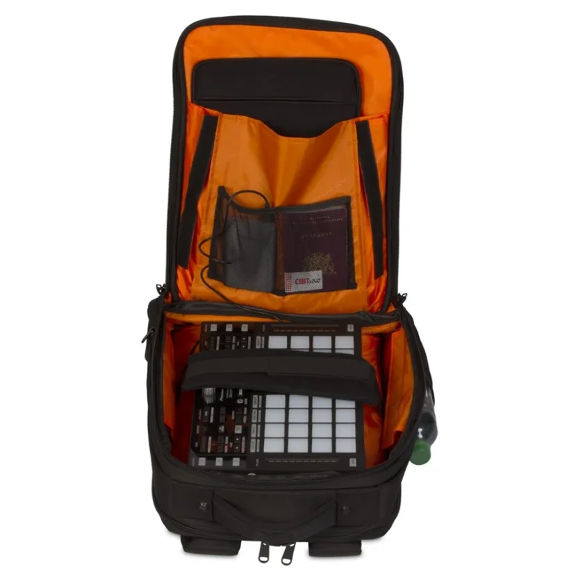 UDG Ultimate Backpack Slim Black/Orange inside