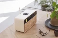 Ruark Audio R2 Mk4 Svetlý krémový lak s jaseňovou mriežkou