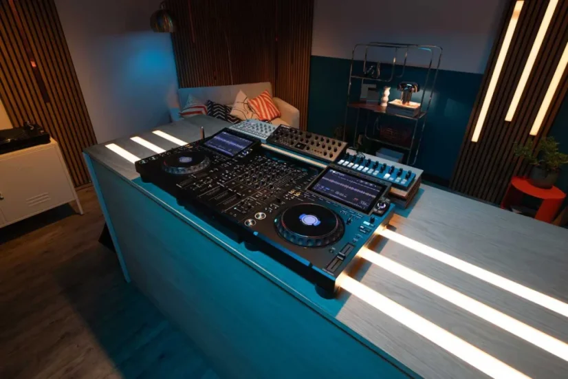 AlphaTheta DJM-V5