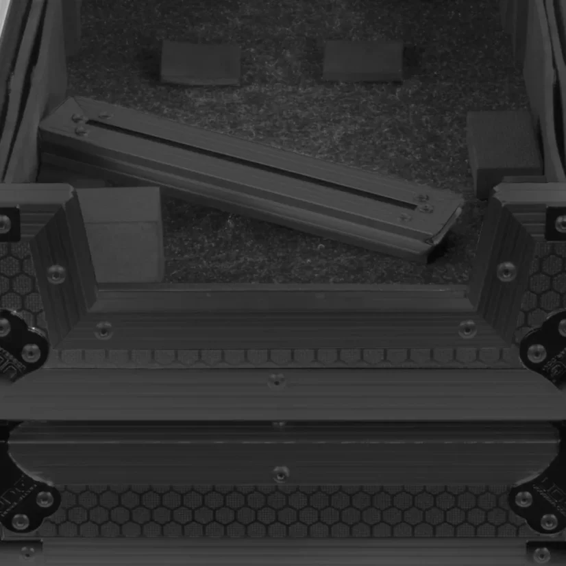 UDG Ultimate Flight Case Pioneer Opus-Quad Blk Plus (W)