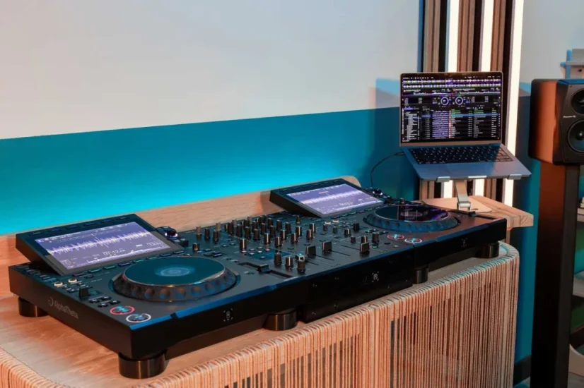AlphaTheta DJM-V5
