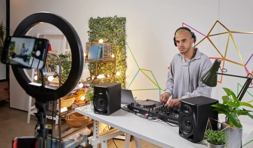 Pioneer DJ DM-50D-BT Black