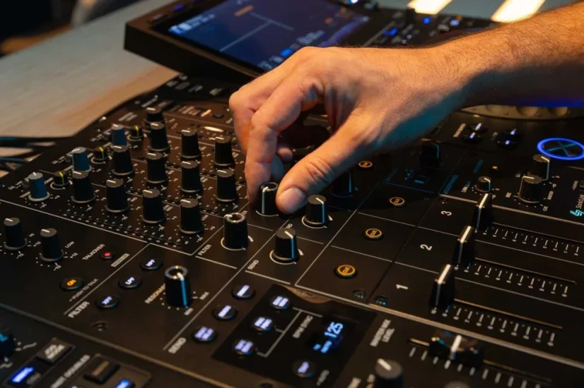 AlphaTheta DJM-V5