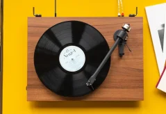 ProJect Pro-Ject T2 + Sumiko Rainier WALNUT 