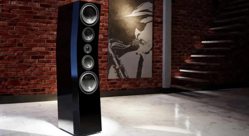 SVS Ultra Evolution Pinnacle Piano black