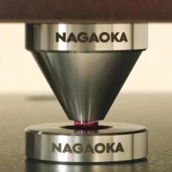 Nagaoka Izolátor vibrácií INS-SU 01 kombinujúci kov a rubínovú guľôčku