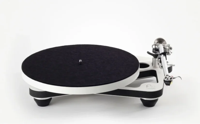 Rega Planar 10  biela matná + Apheta 3 MC