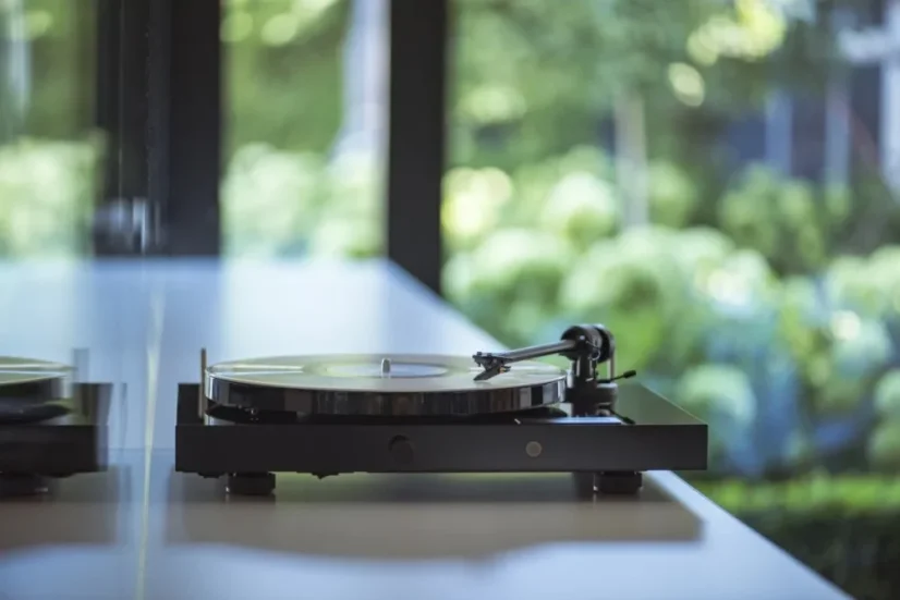 ProJect JukeBox E1 + OM5e  Čierna