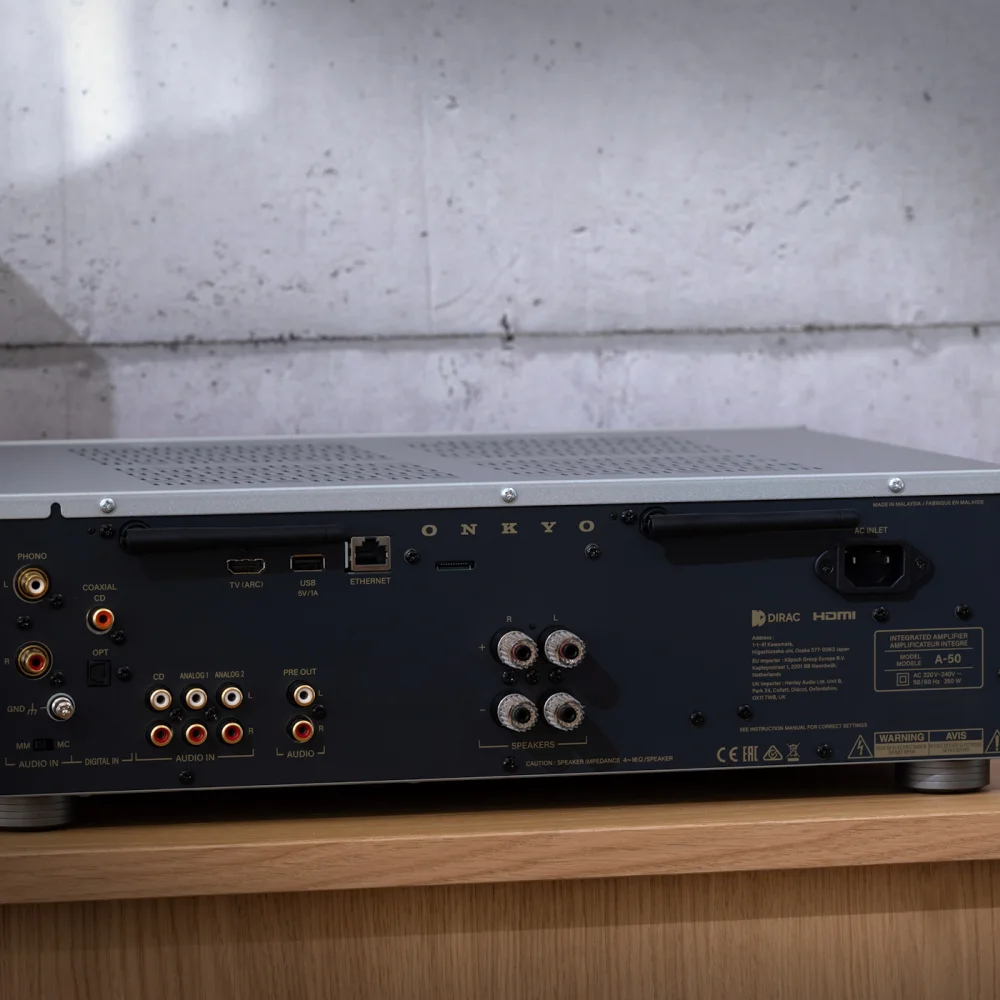 Onkyo A-50 zadní panel